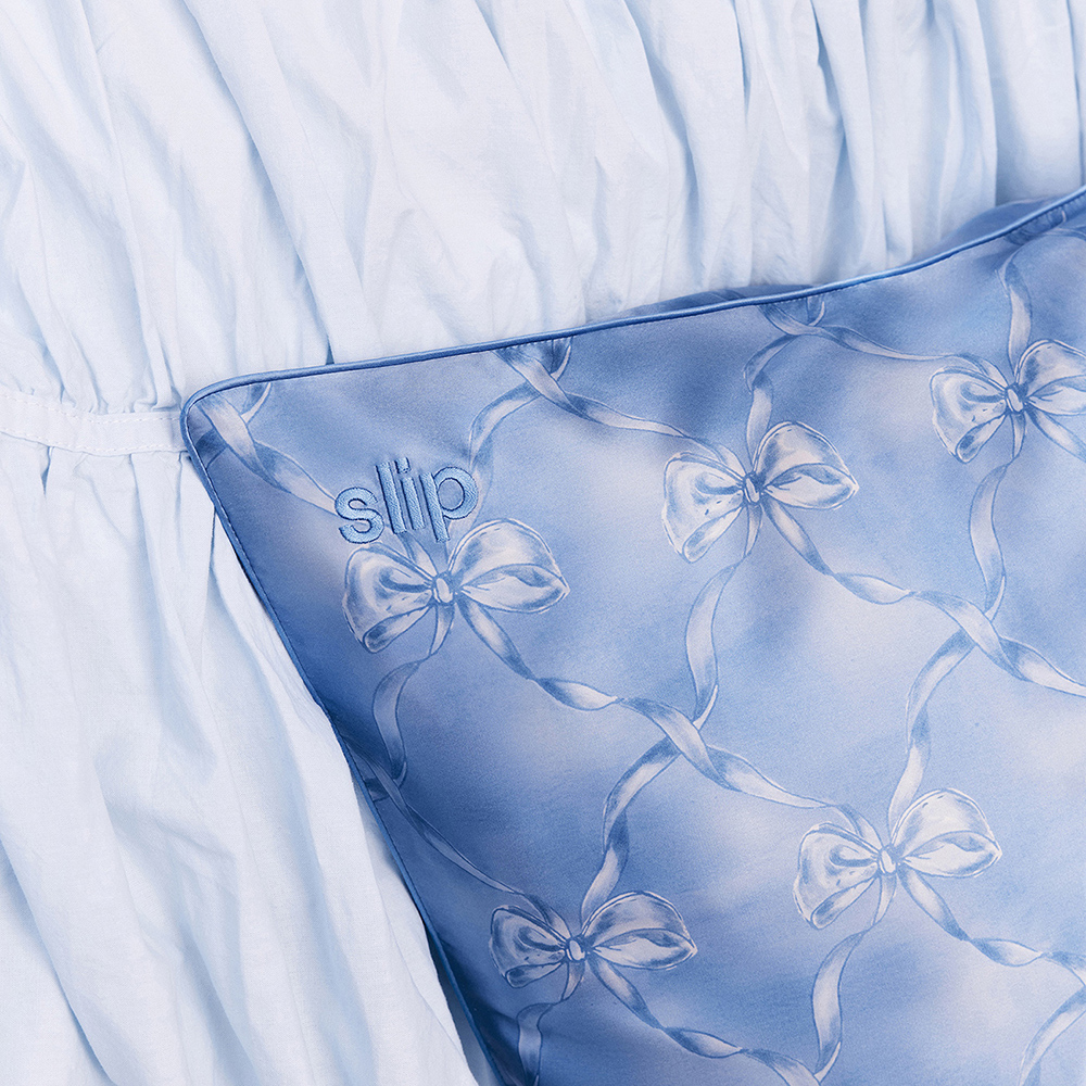 /storage/gallery/product/260/250617-SLIP_Still-Bluebelle-Pillowcase_0690_1000x1000(1).jpg