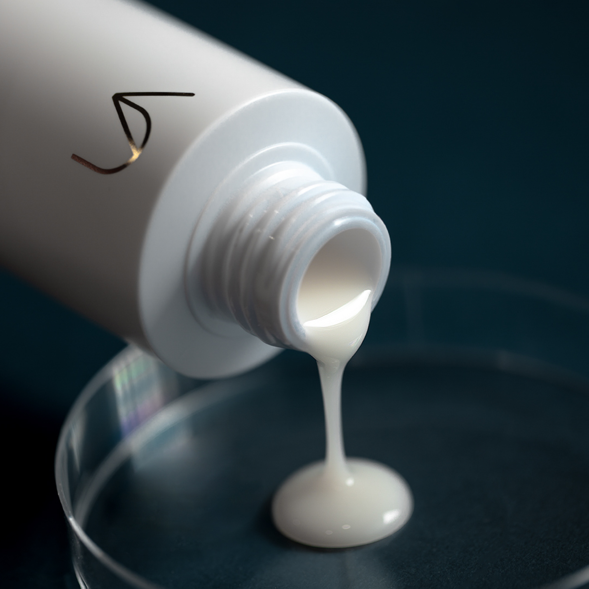 /storage/gallery/product/34/13.Cleanser-5.jpg